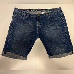 Levi’s Organic Cotton Mid Rise Bermuda Denim Shorts Size 17